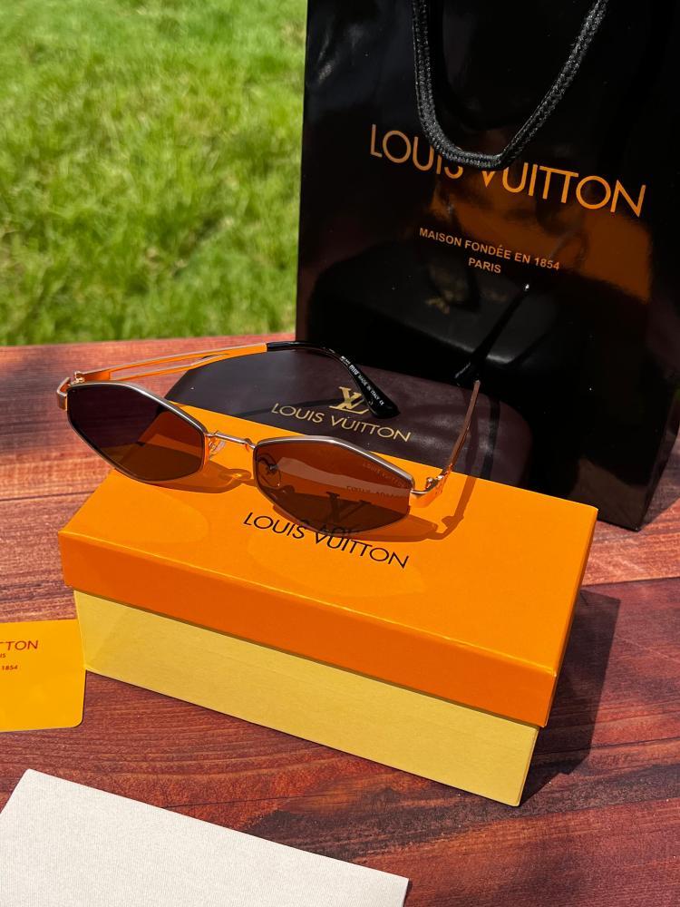 نظارة LOUIS VUITTON- اطار ذهبي - عدسة اسود فاتح