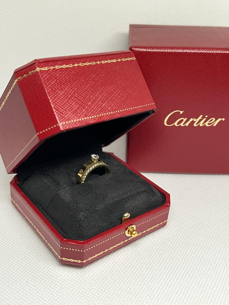 خاتم Cartier الذهبي