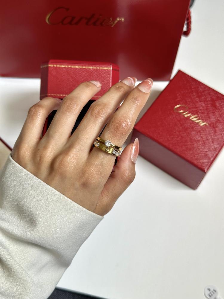 خاتم Cartier الذهبي