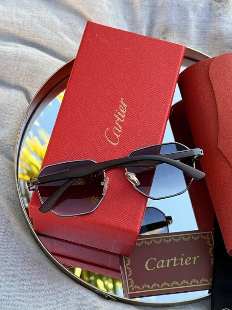 نظارة - Cartier المشهورة