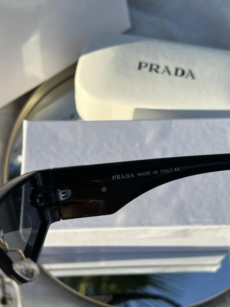 نظارة PRADA المشهورة