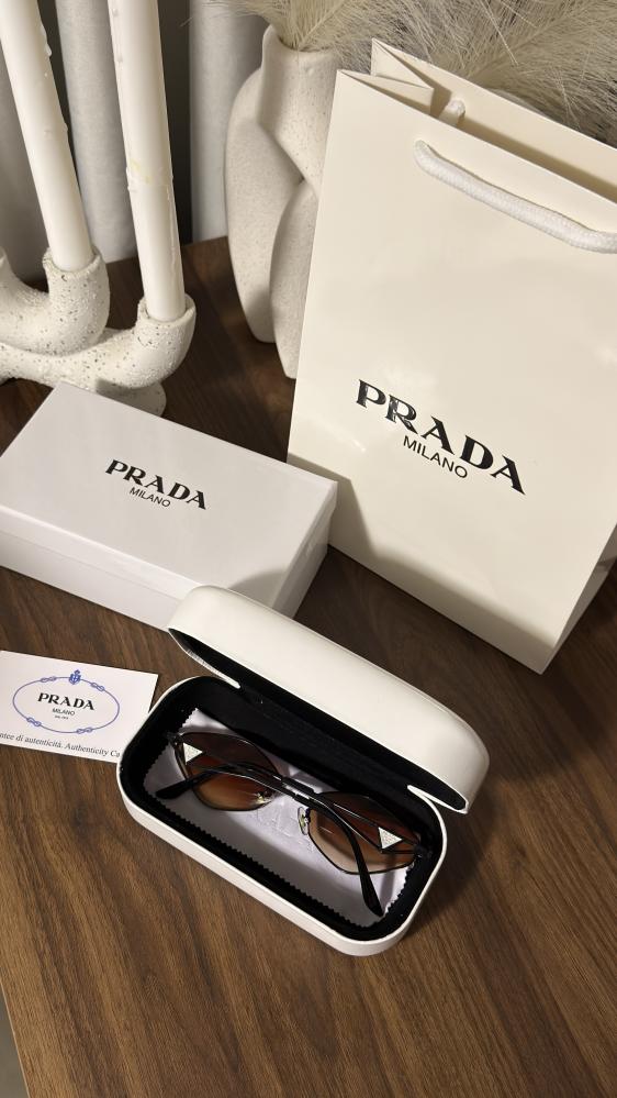 نظارة PRADA المشهورة