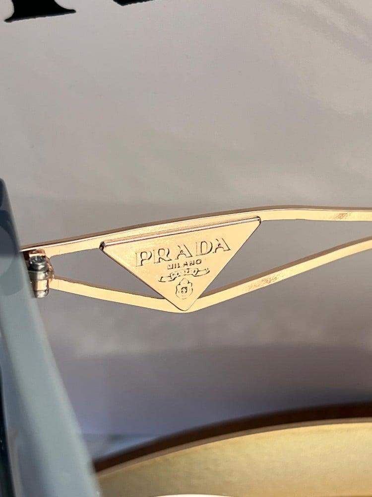 نظارة PRADA المشهورة