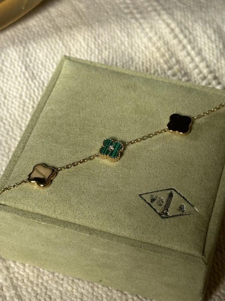 إسوارة Van Cleef Arpels إسوارة Van Cleef Arpels إسوارة Van cleef معدن ذهبي لون أخضر