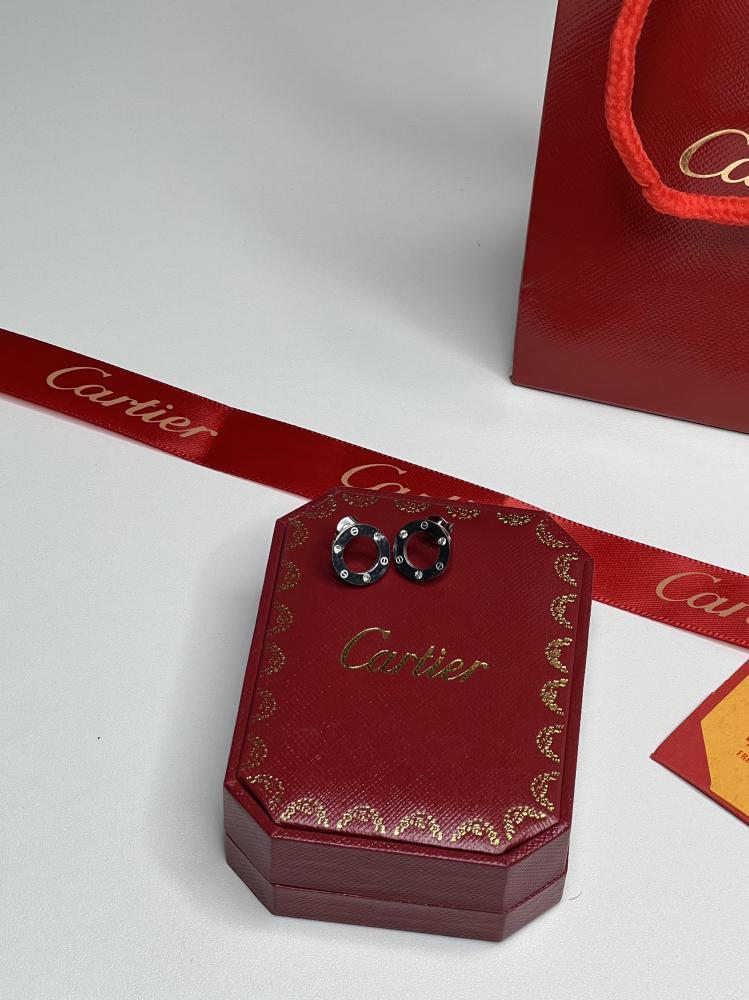 حلق Cartier حلق Cartier حلق كارتيه فضي