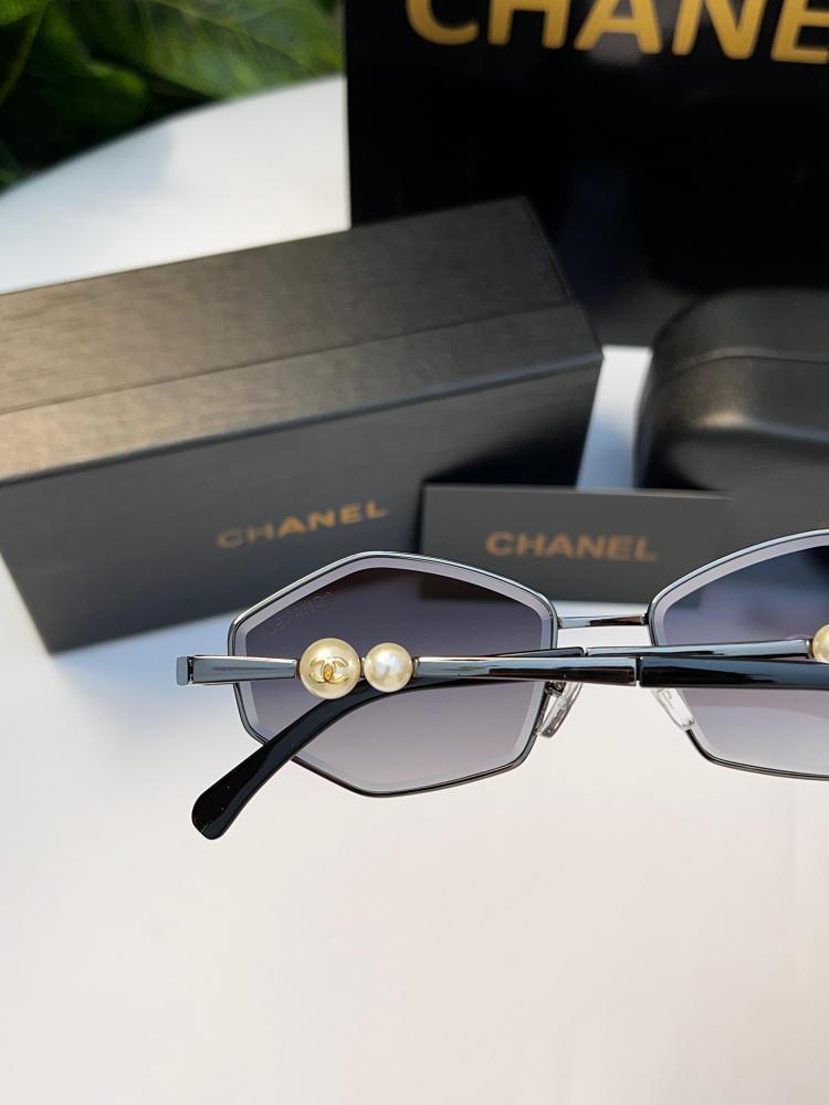 نظارة CHANEL نظارة Chanel اطار مموج عدسه اسود مدرج