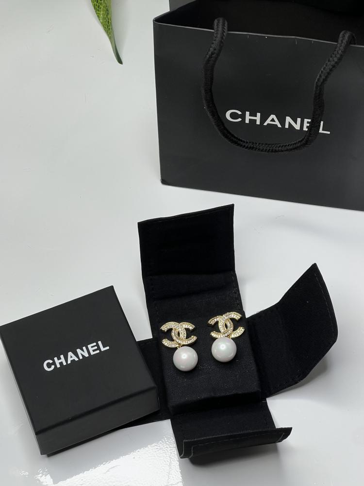 حلق CHANEL - حلق شانيل ذهبي بلؤلؤ