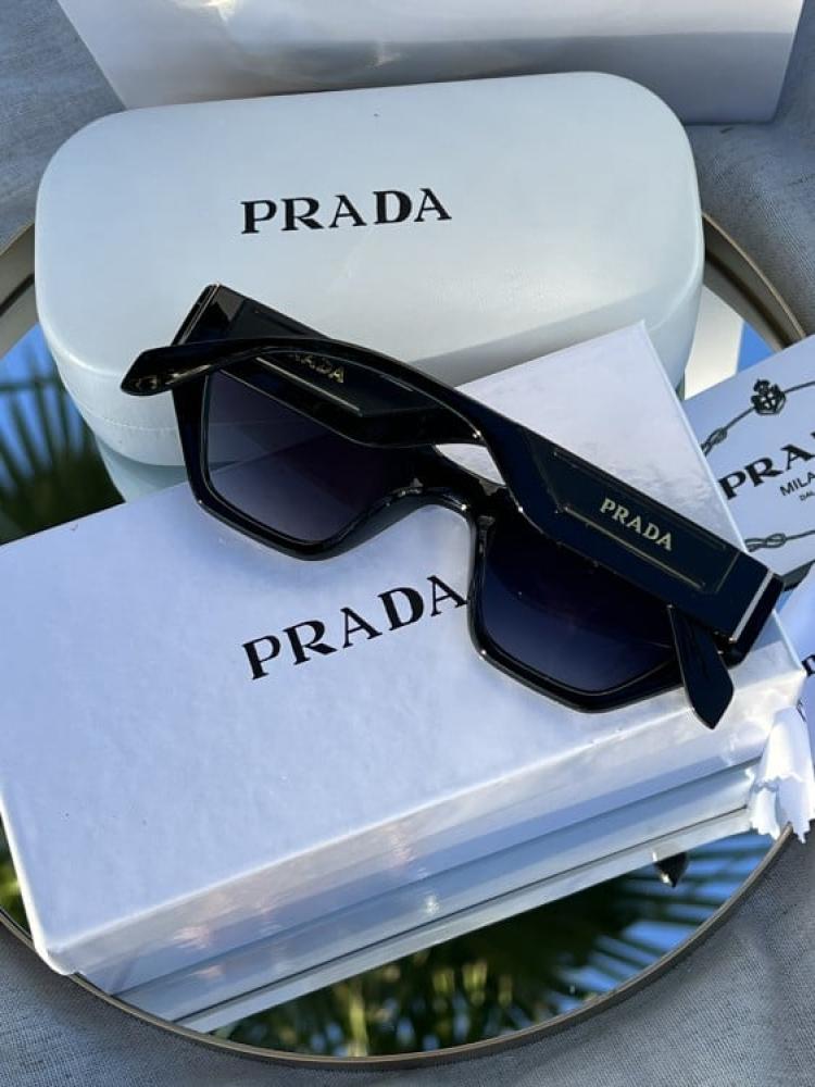 نظارة PRADA المشهورة