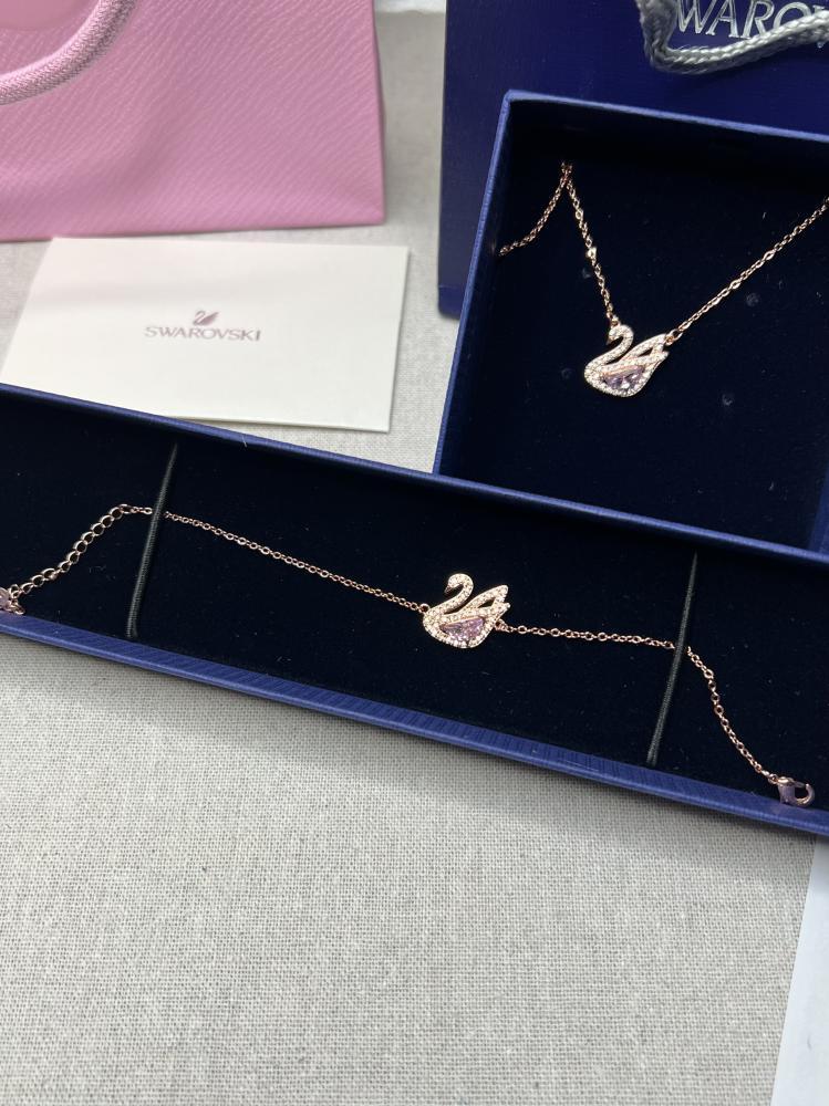 طقم إكسسوارات SWAROVSKI - طقم سوارفيسكي