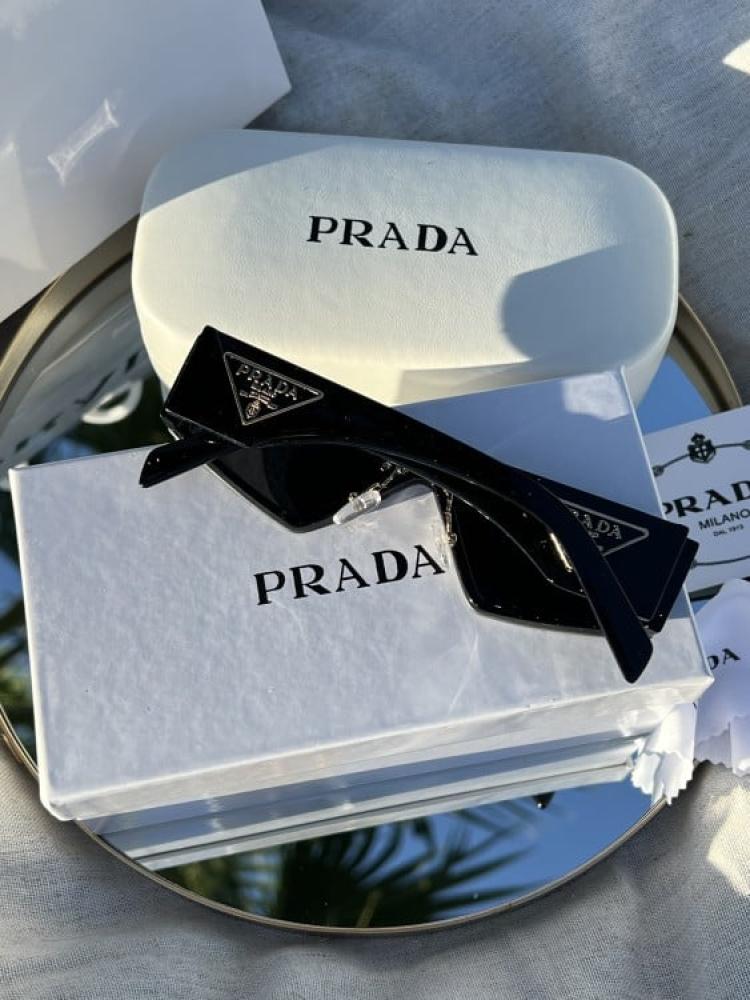 نظارة PRADA المشهورة