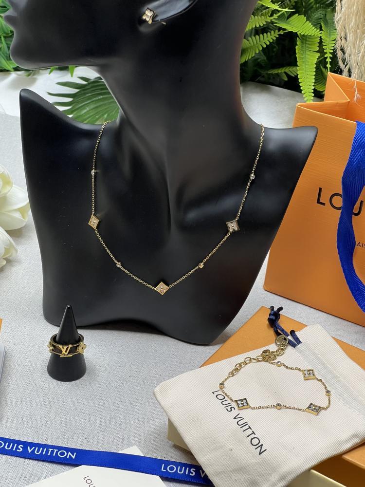 طقم إكسسوارات LOUIS VUITTON - طقم لويس فيتون