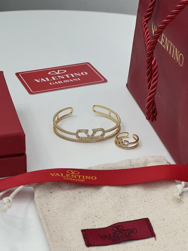 خاتم VALENTINO اسوارة مع خاتم ذهبيVALENTINO