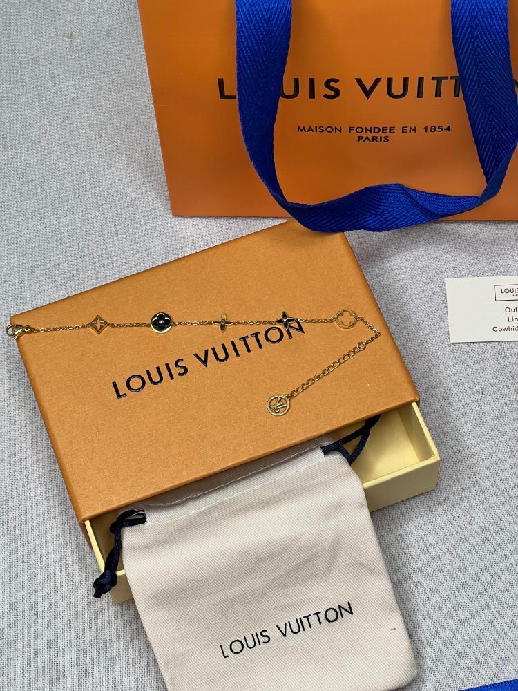 إسوارة LOUIS VUITTON معدن ذهبي