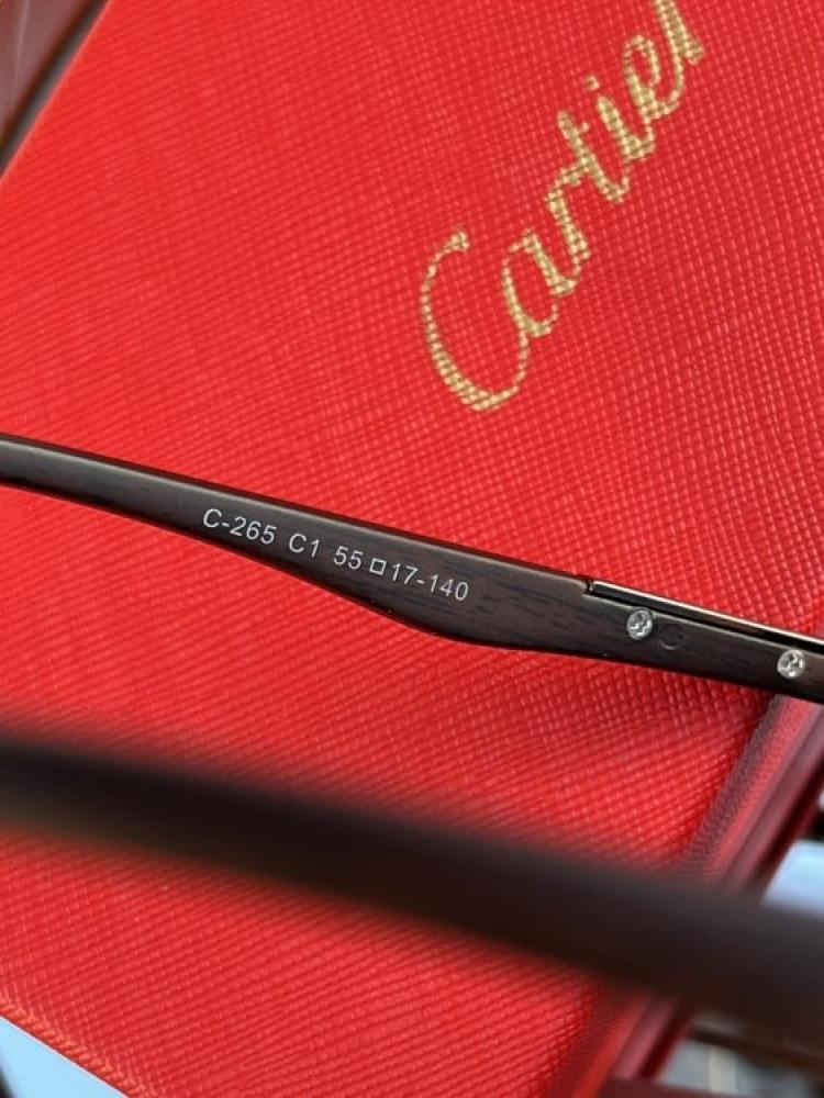 نظارة - Cartier المشهورة