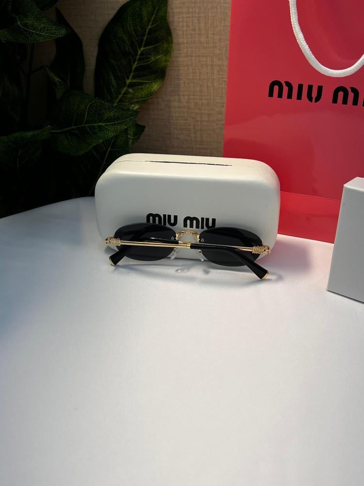 نظارة miu miu أطار ذهبي عدسة أسود