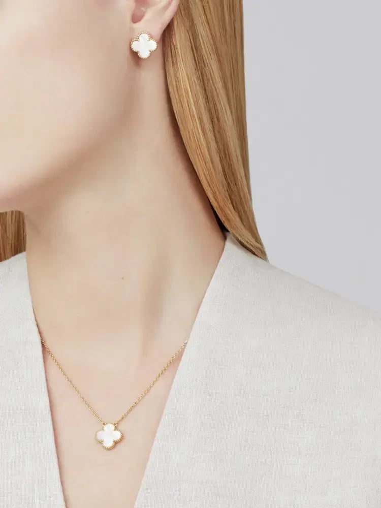 سلسال Van Cleef & Arpels - سلسال Van cleef المميز مع حلق