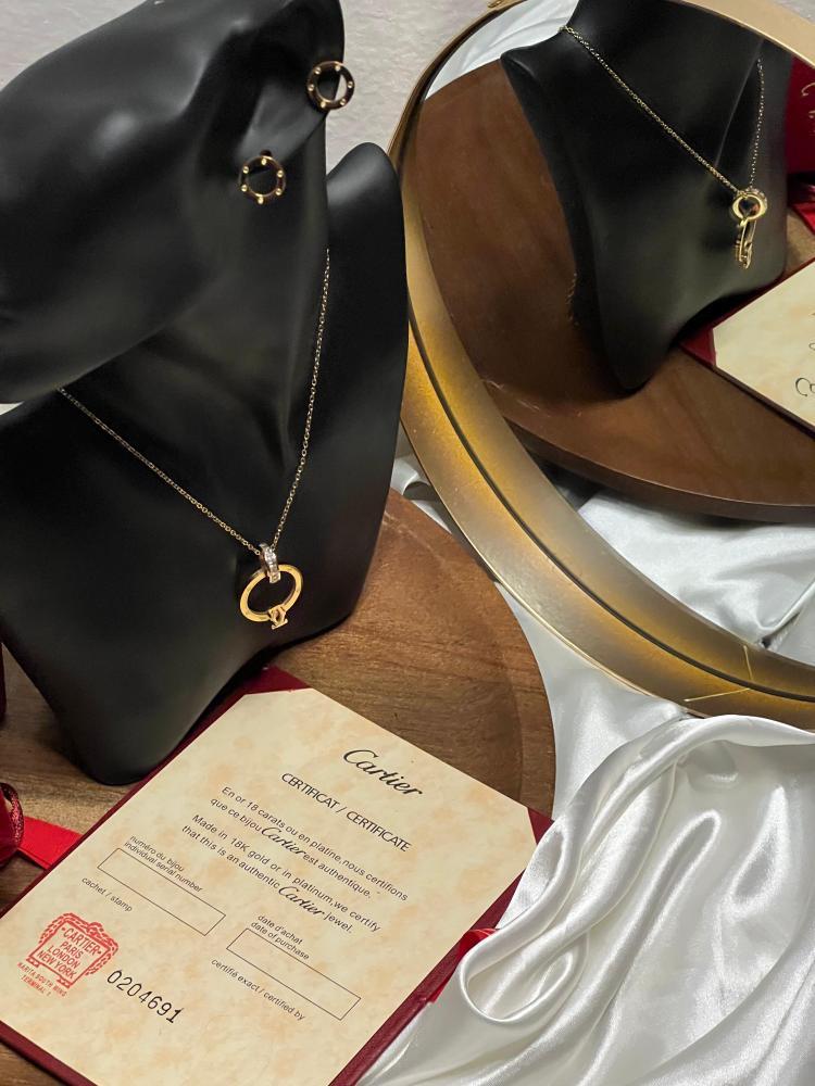 سلسال Cartier ذهبي فصوص