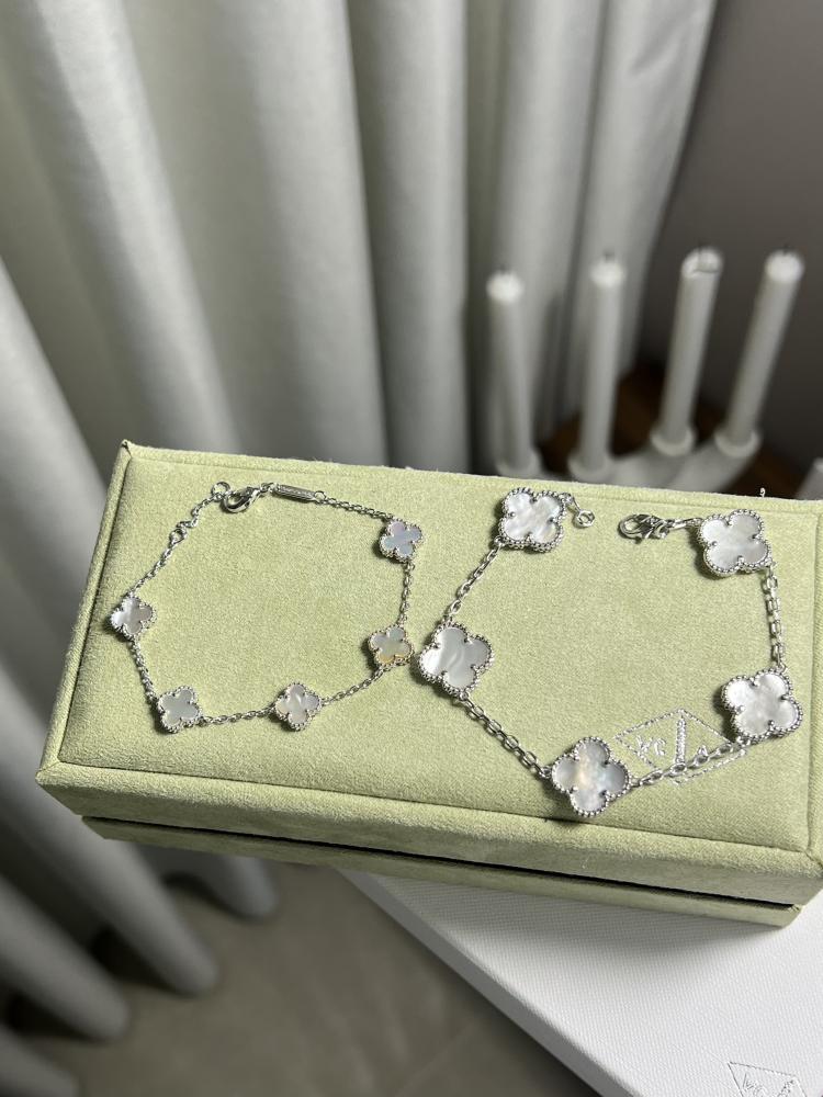 إسوارة Van Cleef & Arpels - إسوارة Van cleef فضي - كبير + مني