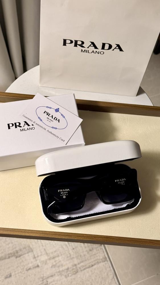 نظارة PRADA المشهورة