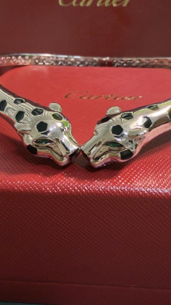 عقد Cartier فضي