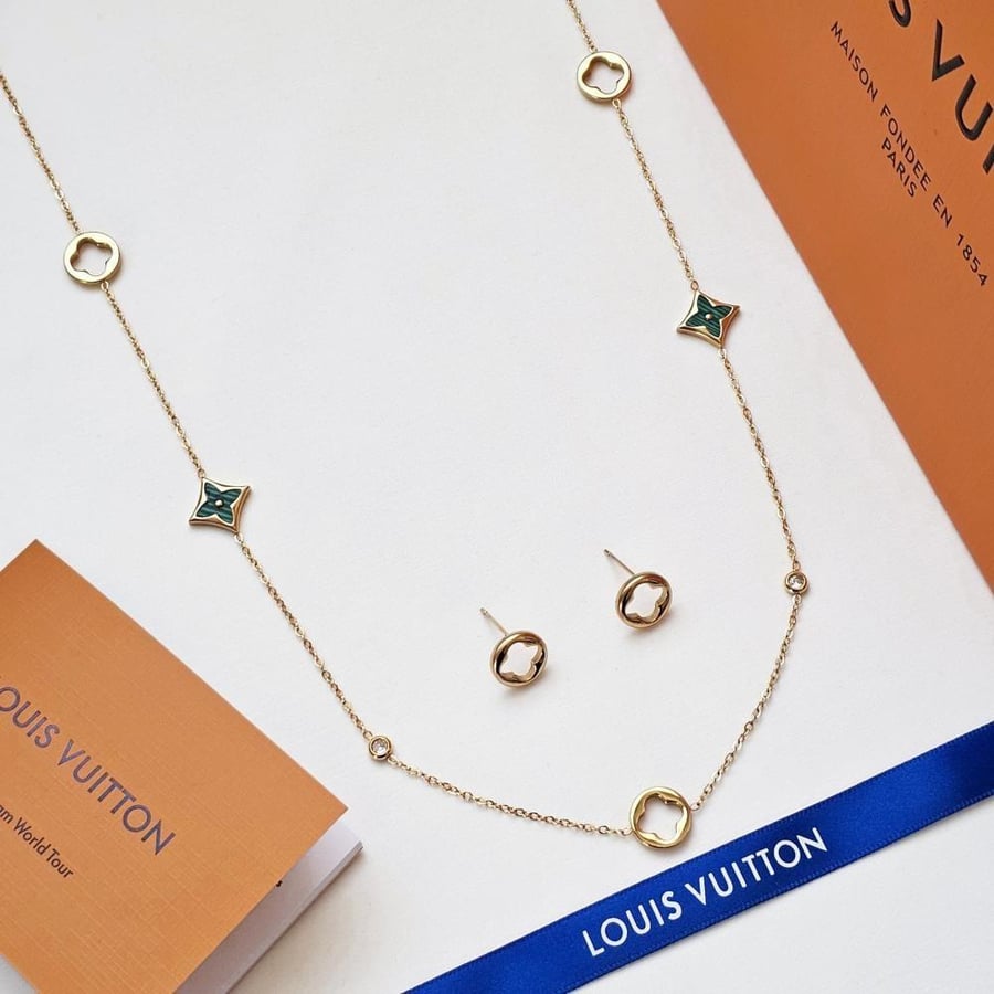 سلسال LOUIS VUITTON سلسال LOUIS VUITTON ذهبي أخظر