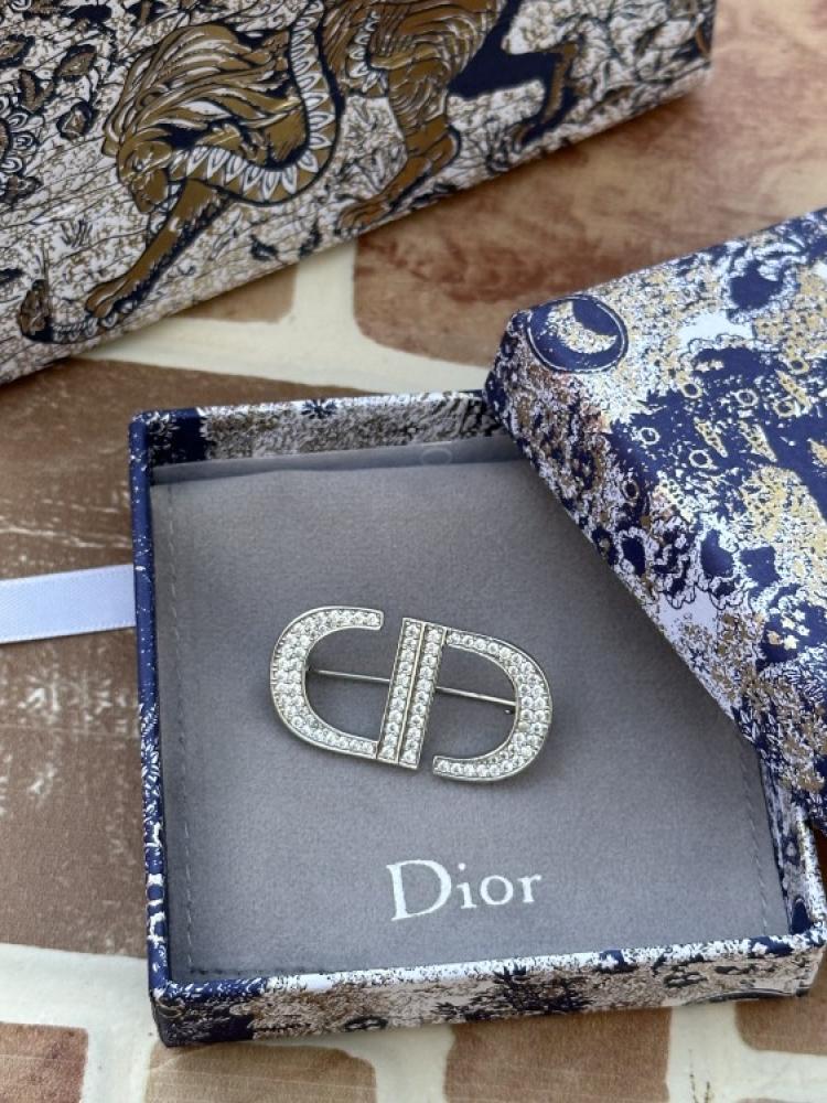 بروش Dior بروش Dior ذهبي