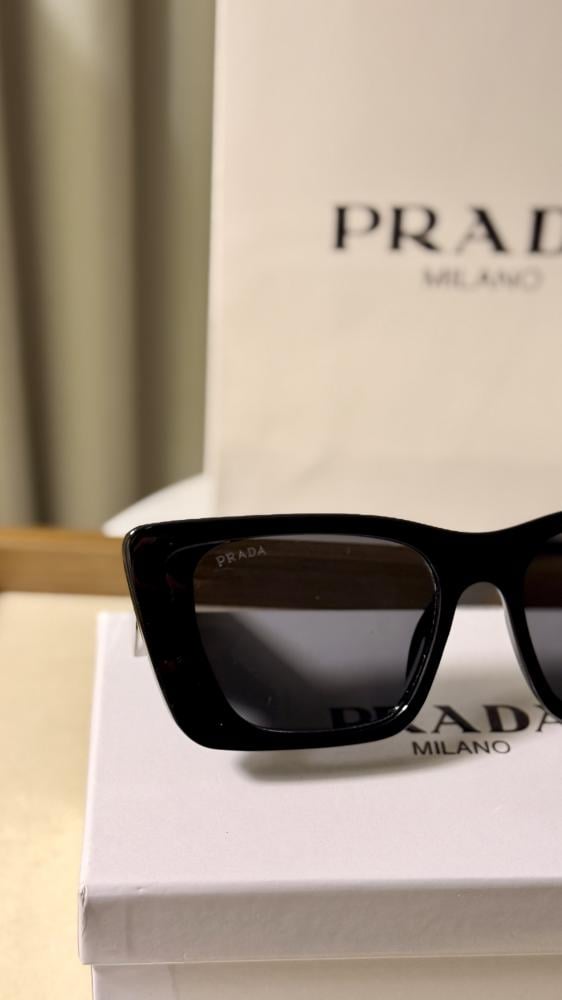 نظارة PRADA المشهورة