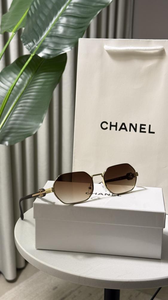 نظارة CHANEL نظارة CHANEL اطار ذهبي عدسة بني