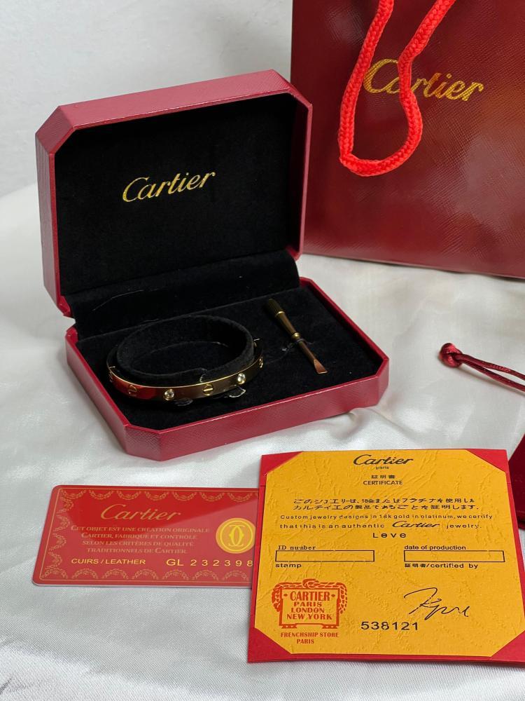 إسوارة Cartier بفصوص