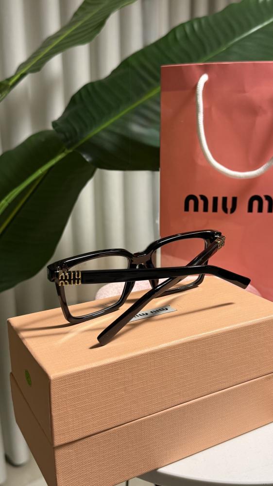 نظارة miu miu أطار اسود عدسة شفاف