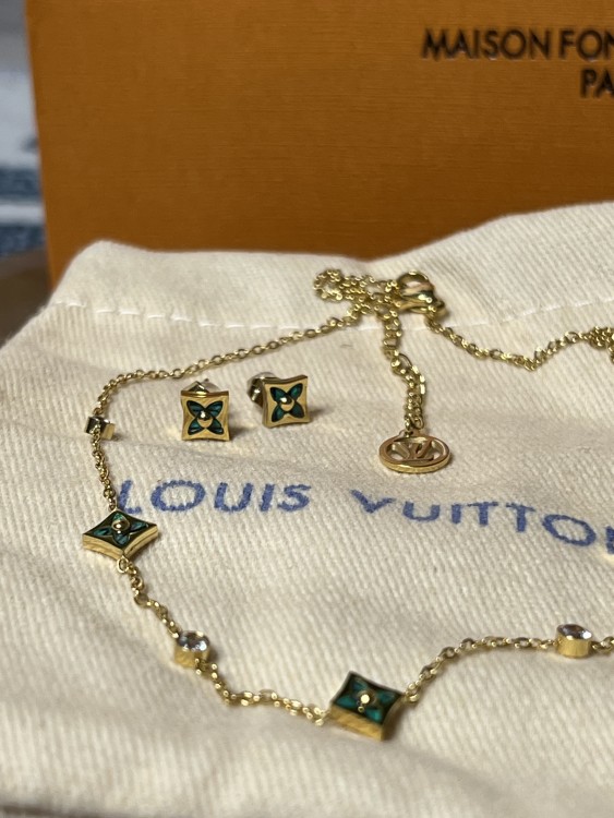 سلسال LOUIS VUITTON ذهبي- زيتي
