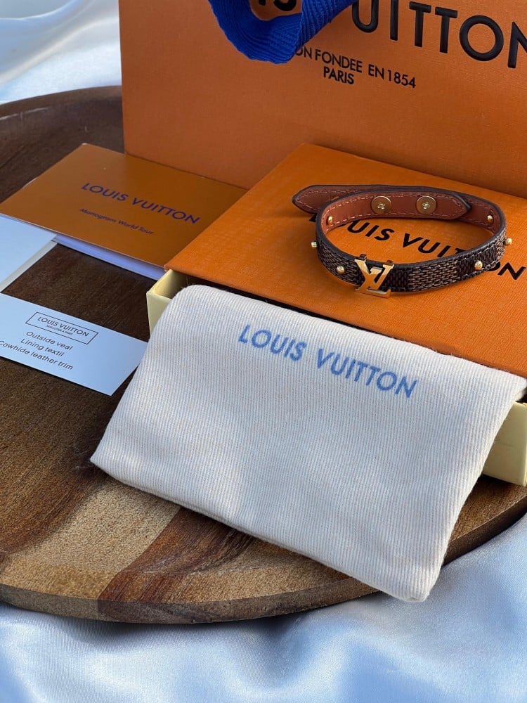 إسوارة LOUIS VUITTON جلد ومعدن ذهبي