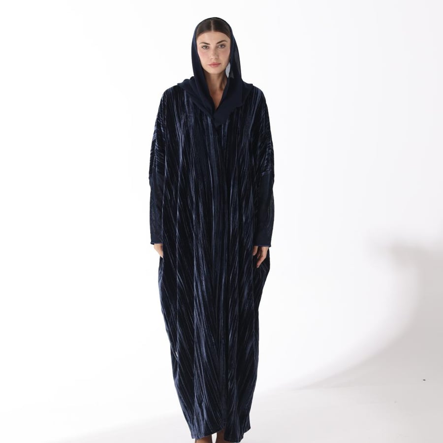 Navy Blue plissé velvet abaya with Chiffon Embroidered Sleeves