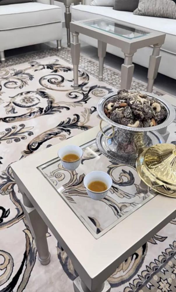 طاولة خدمة حبه