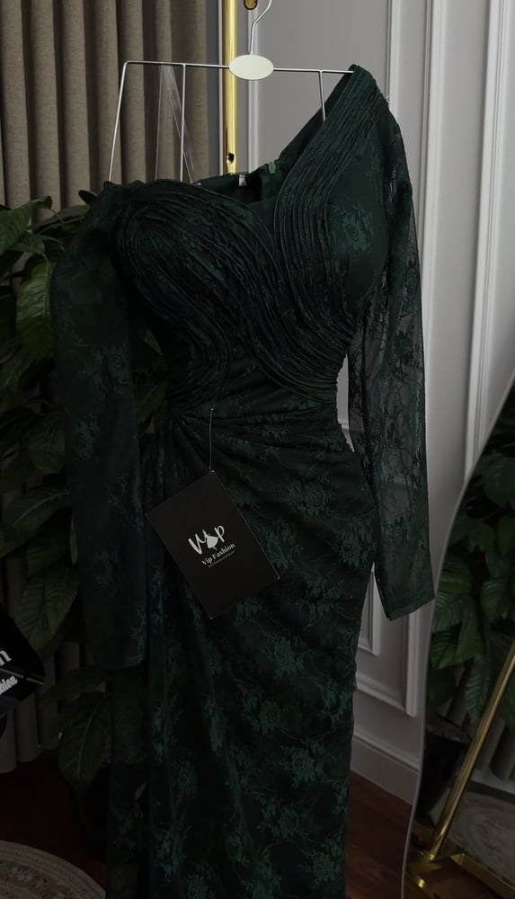 Elif's elegant dress