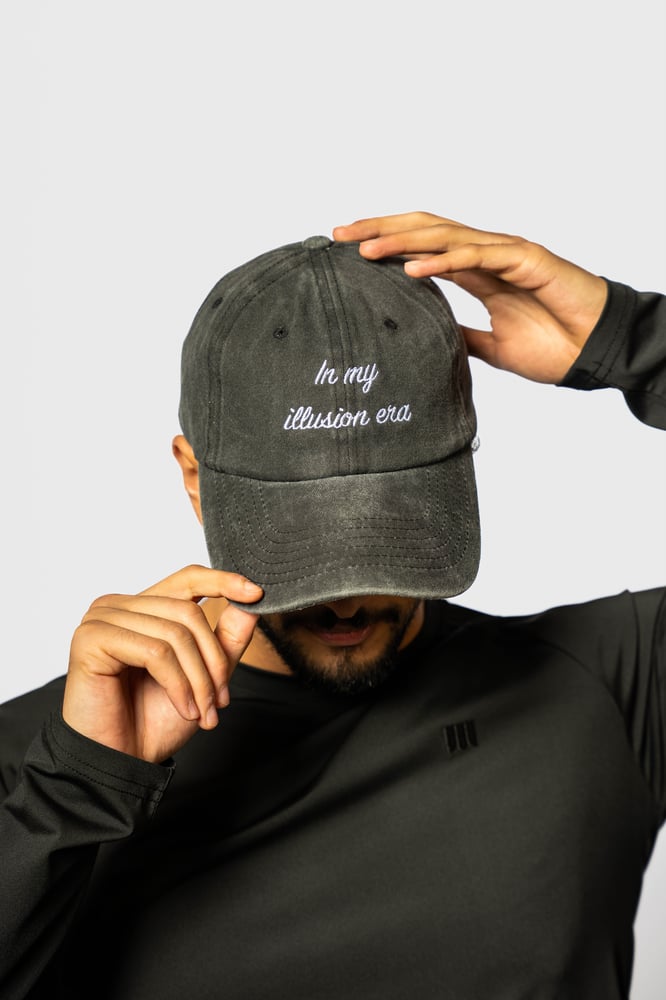 In My Illusion Era Cap light brown