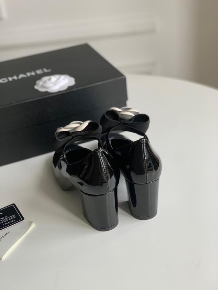 Chanel heel (two colors)