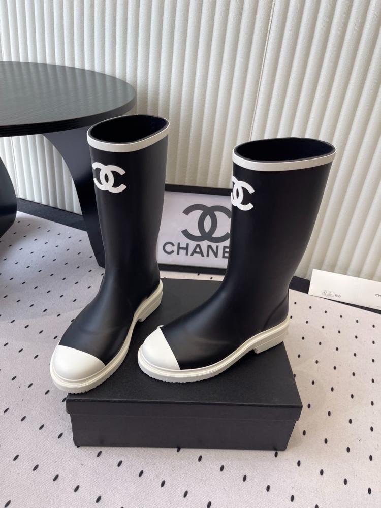 Chanel boot