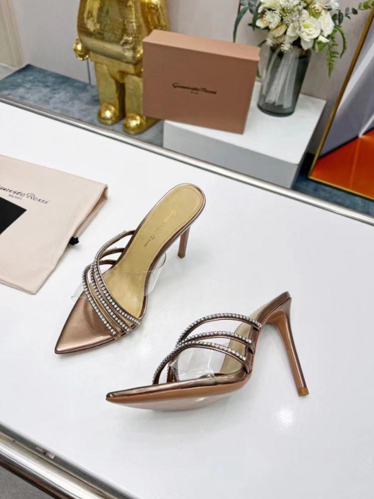 Giovanni Rossi heel