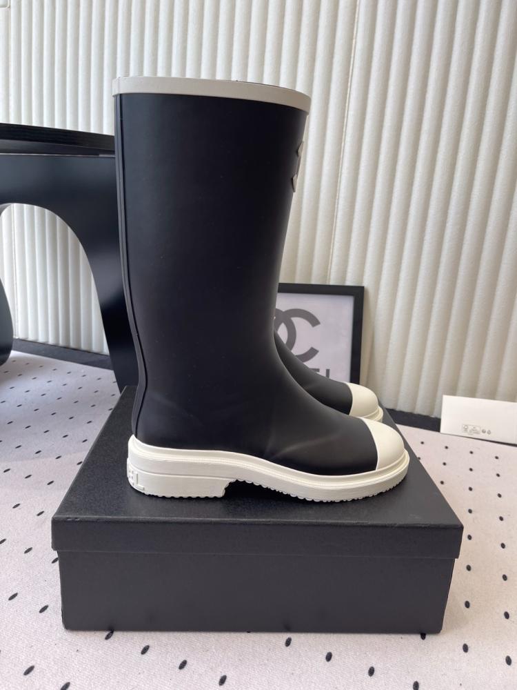 Chanel boot