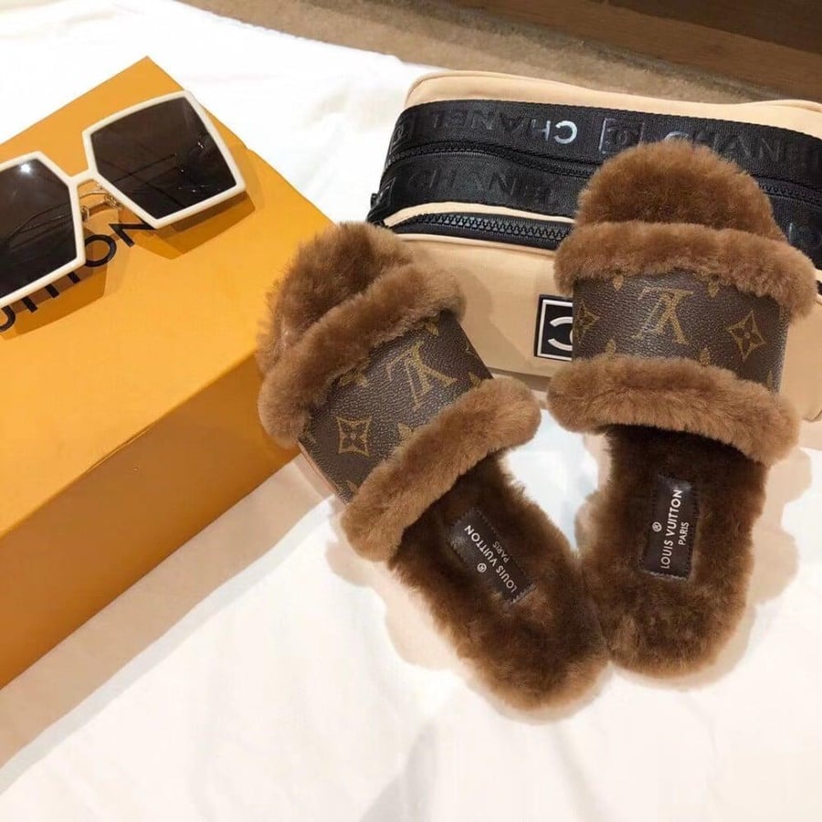 Louis Vuitton slippers