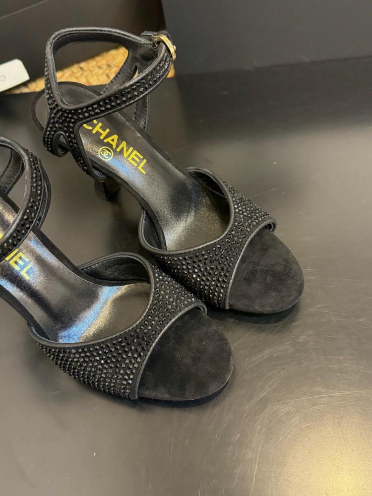 Chanel heel