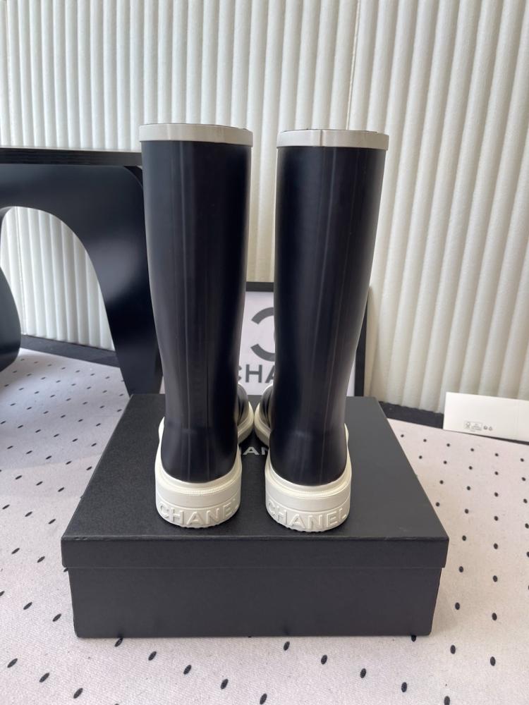 Chanel boot