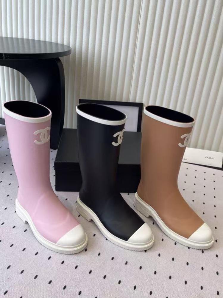 Chanel boot