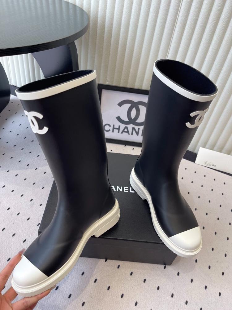 Chanel boot