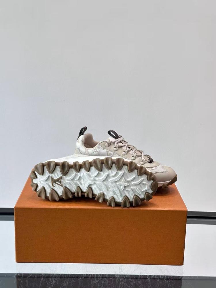 حذاء لويس فيتون