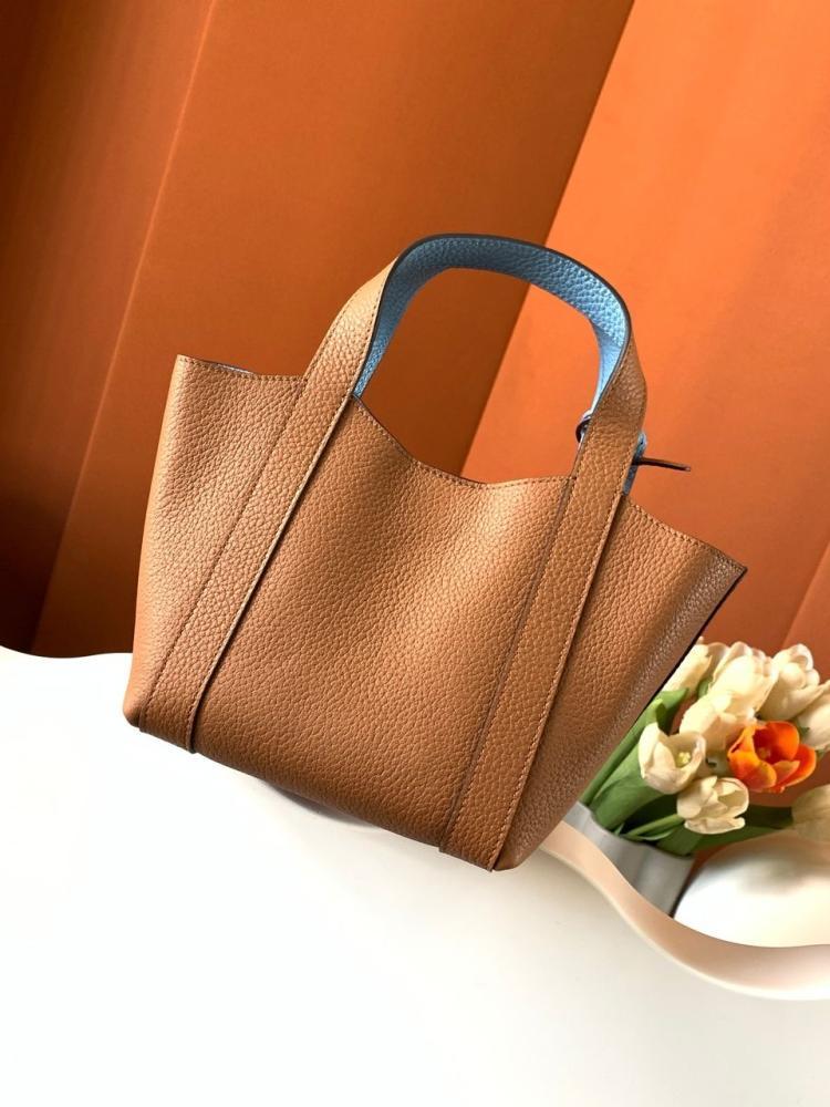 حقيبة Moynat