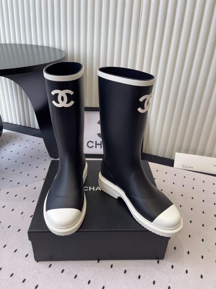 Chanel boot