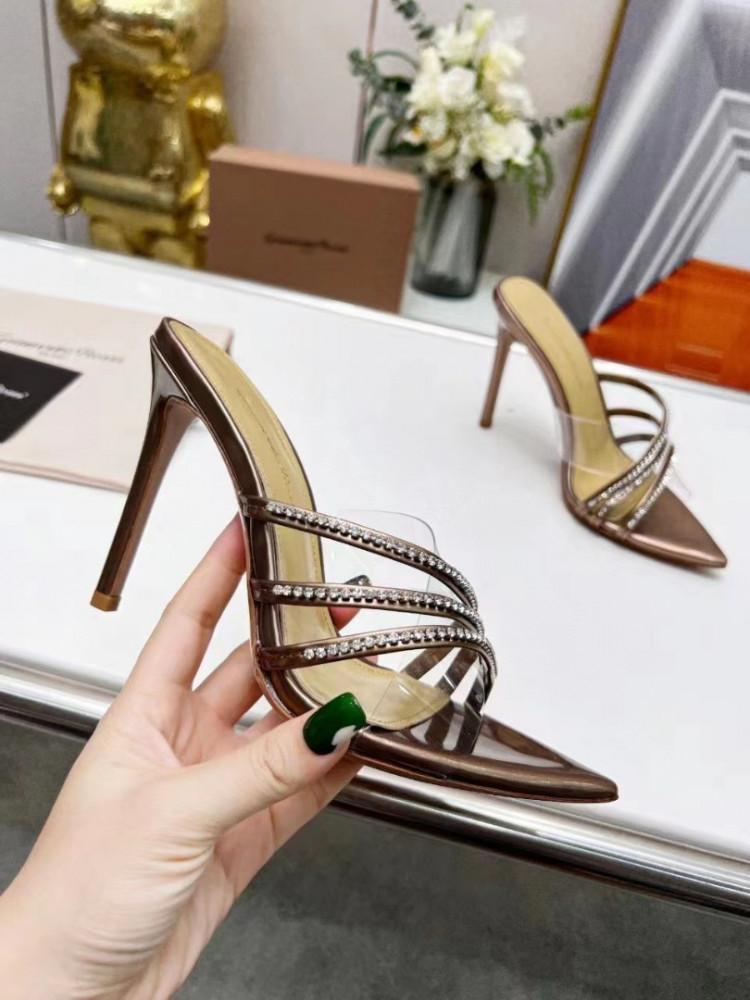 Giovanni Rossi heel