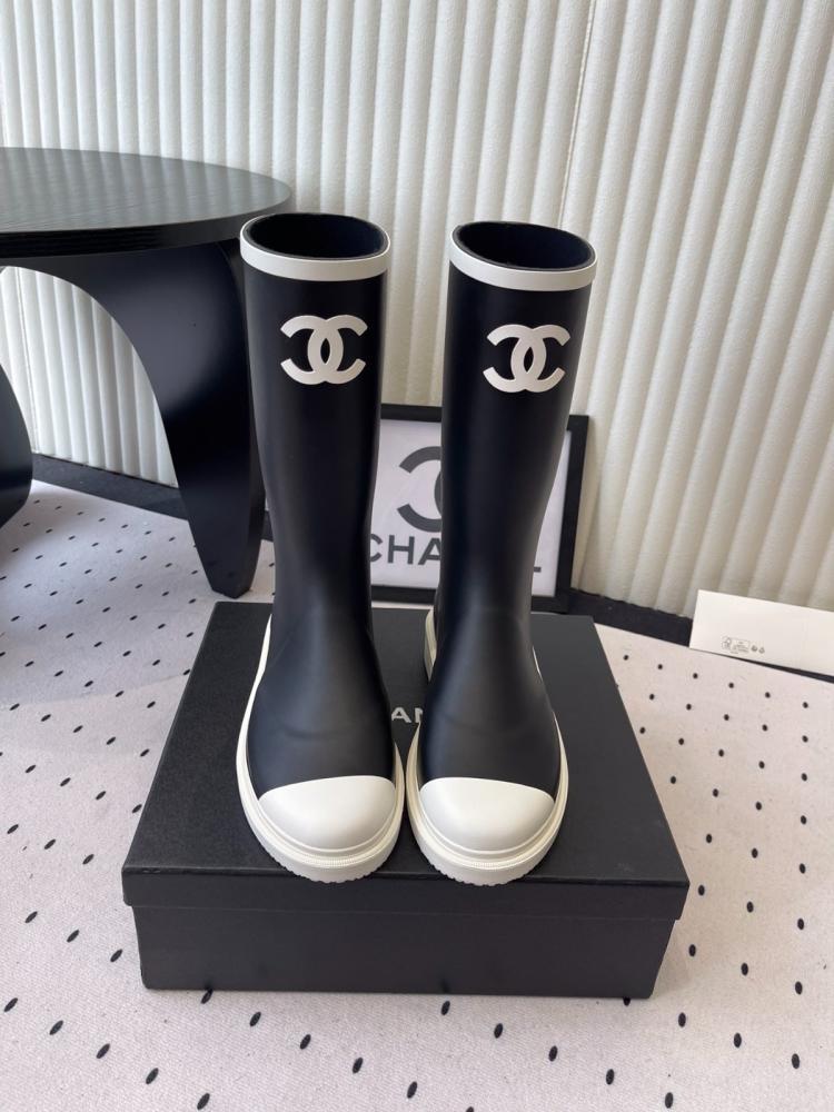 Chanel boot